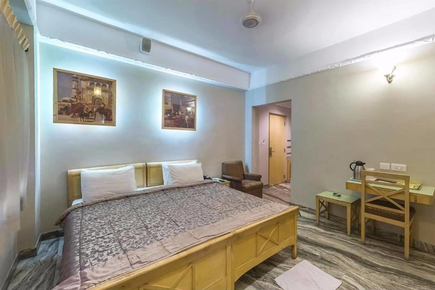 Treebo Komfort Suites, 3 Km From Mysore Palace Екстериор снимка