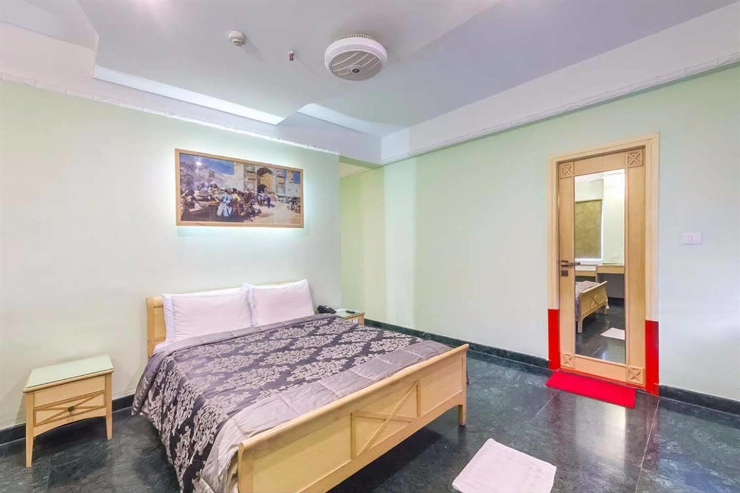 Treebo Komfort Suites, 3 Km From Mysore Palace Екстериор снимка
