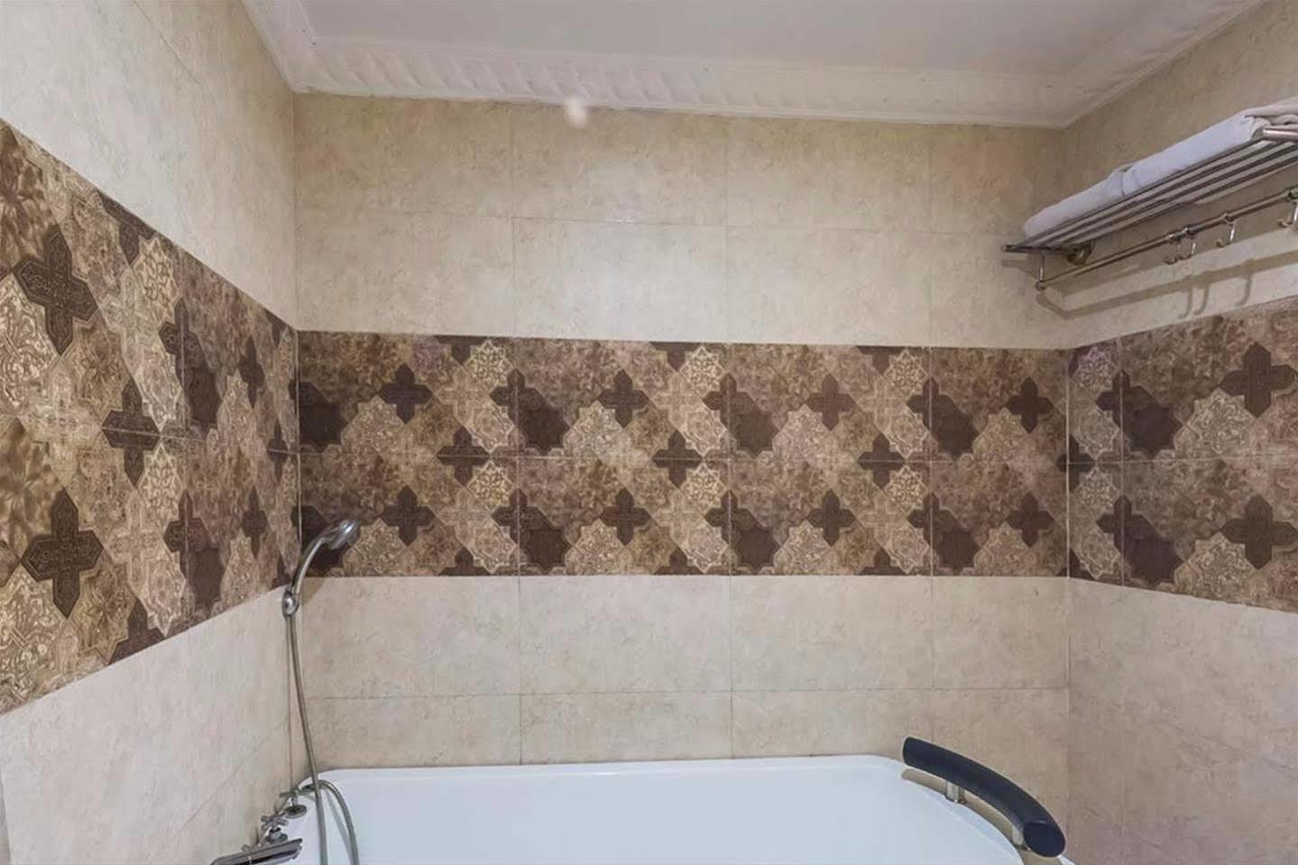 Treebo Komfort Suites, 3 Km From Mysore Palace Екстериор снимка